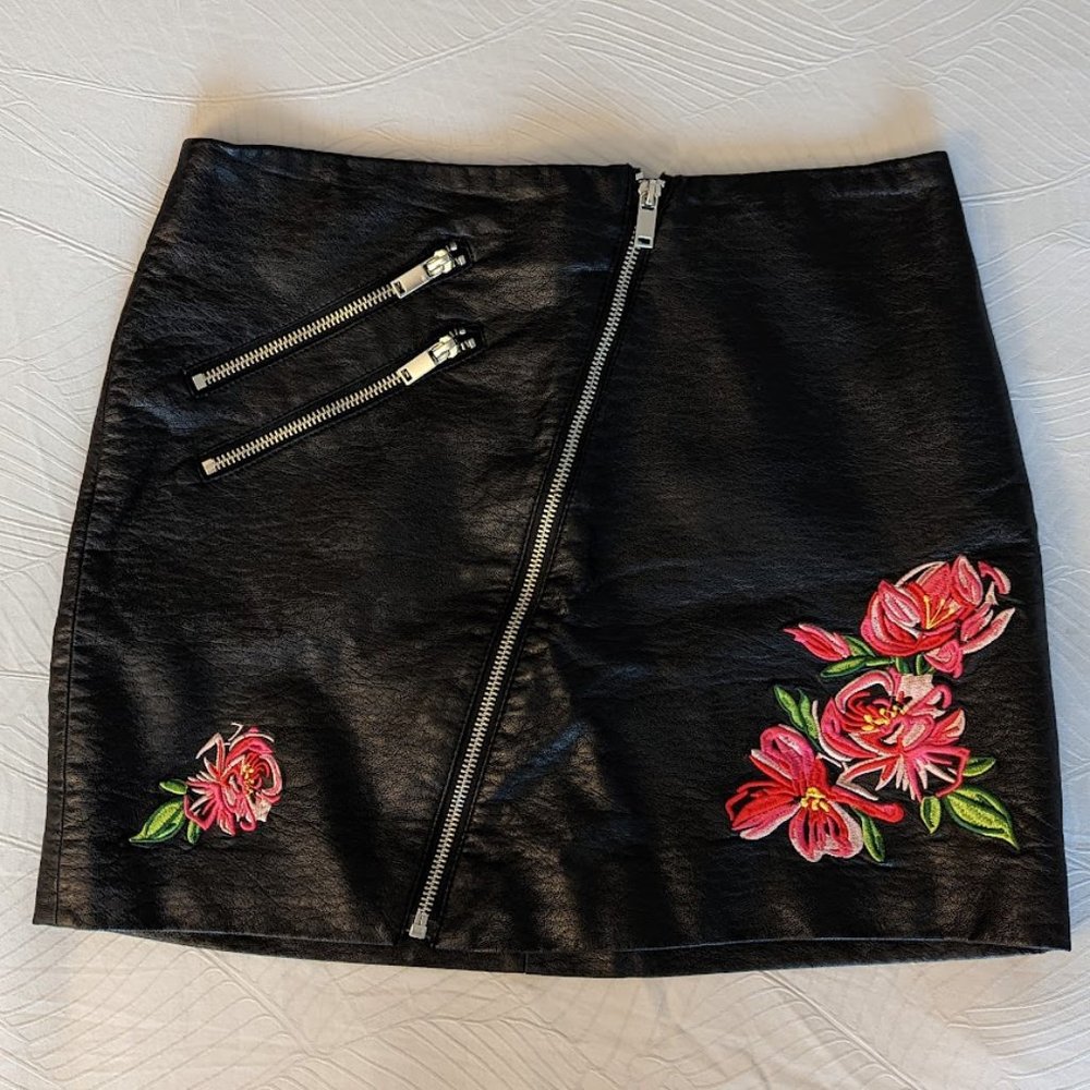 Edgy Faux Leather Skirt with Zipper